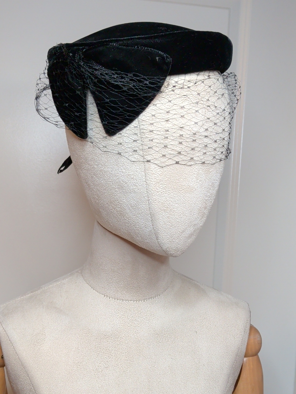 Vintage 60s Eva Mae Black Veiled Pillbox Hat Fascinator Velvet Formal MCM